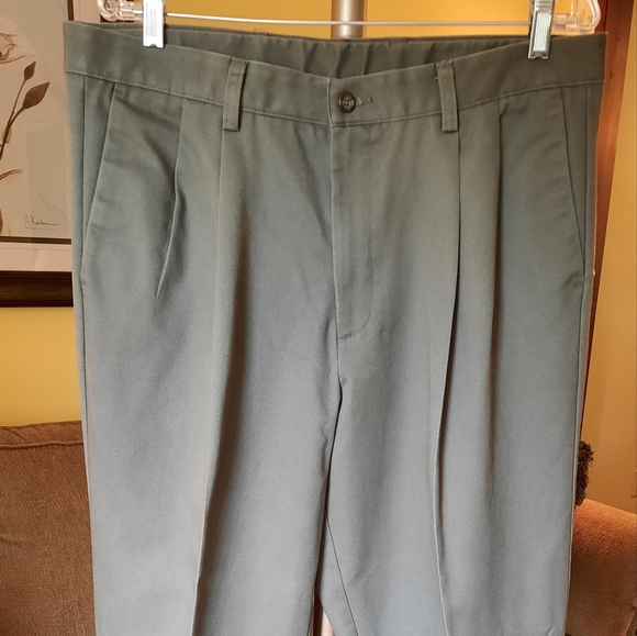 Men's Dockers Classic Pleat Pants - Picture 2 of 7